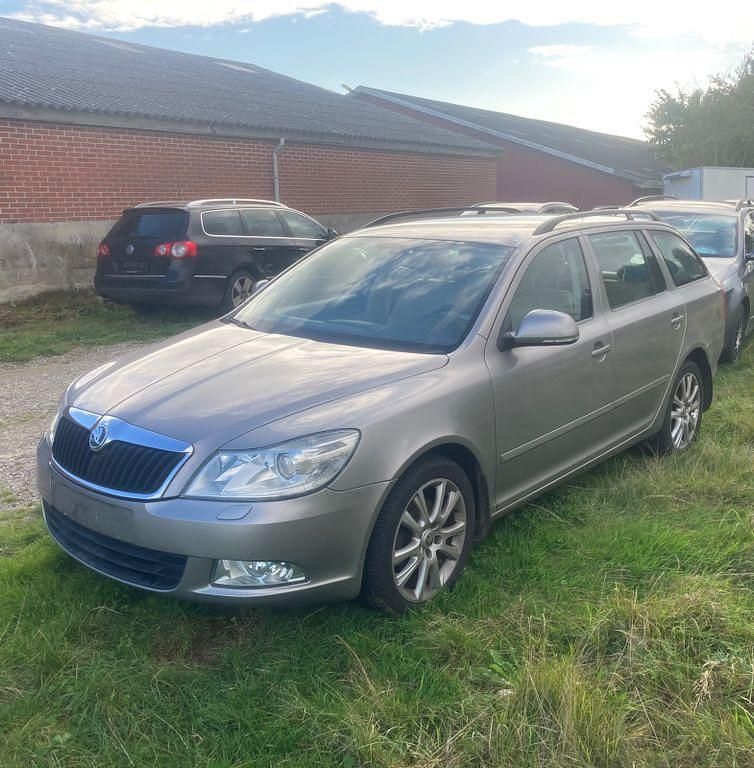 Second-hand Skoda Octavia Elegance 160 CP (117 kW) 2009 Bej Break