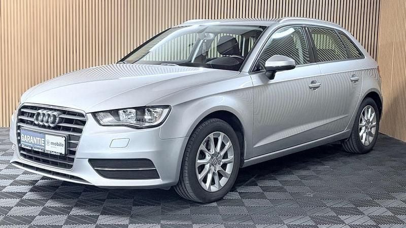 Second-hand Audi A3 Attraction 150 CP (110 kW) 2015 Argintiu Berlinǎ