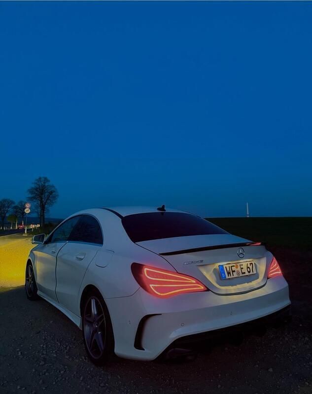 Weiß Gebraucht 2015 Mercedes CLA180 AMG line Limousine | 16.250 € (Guter Preis) - Bild 1/4