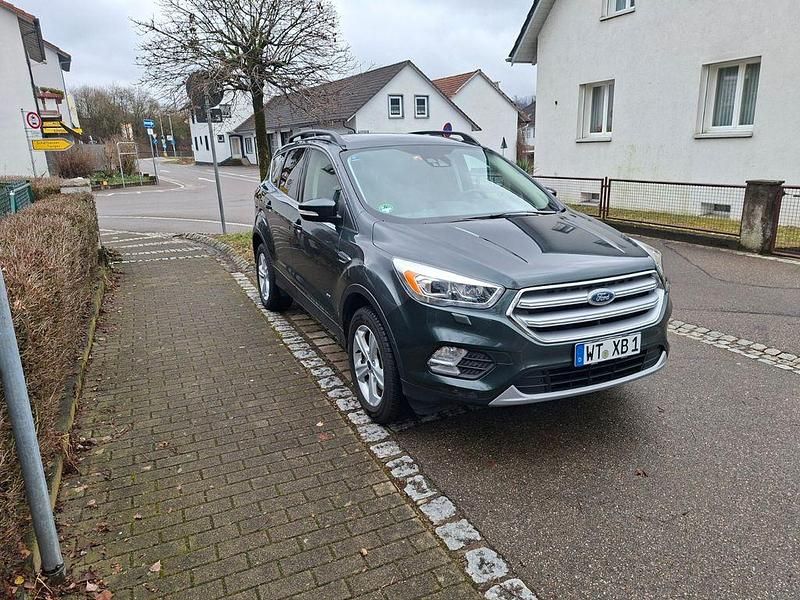 Gebraucht Ford Kuga Titanium 182 PS (133 kW) 2017 Grün SUV