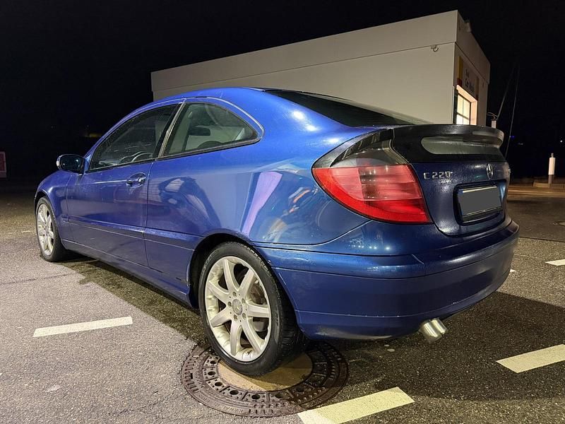 Gebraucht Mercedes C220 143 PS (105 kW) 2001 Blau Coupé
