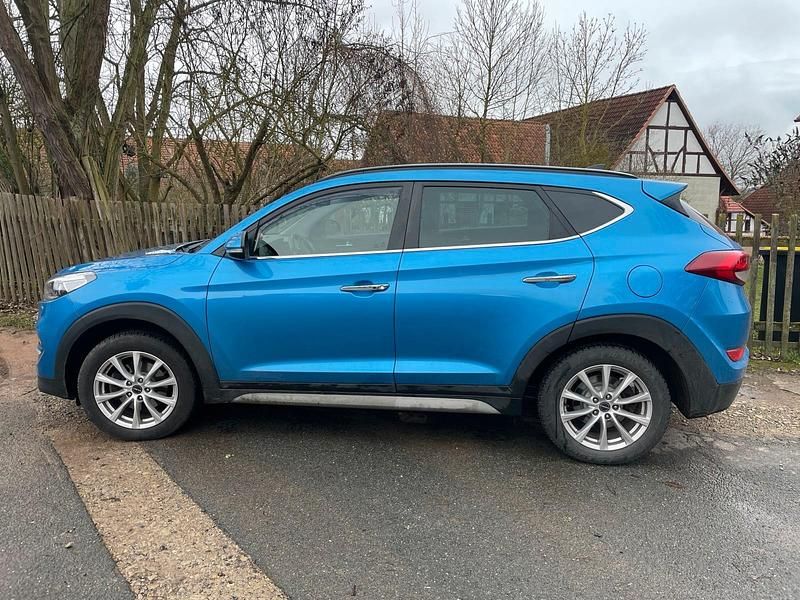 Blau Gebraucht 2017 Hyundai Tucson SUV | 12.500 € (Fairer Preis) - Bild 1/4