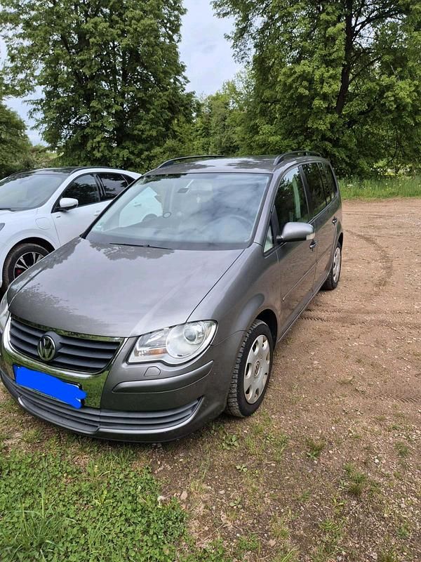Grau Gebraucht 2007 VW Touran Van / Kleinbus | 4.850 € (Teuer) - Bild 1/4