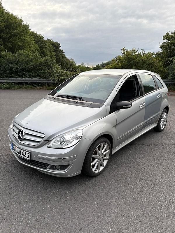 Silber Gebraucht 2006 Mercedes B200 Van / Kleinbus | 1.350 € (Superpreis) - Bild 1/4