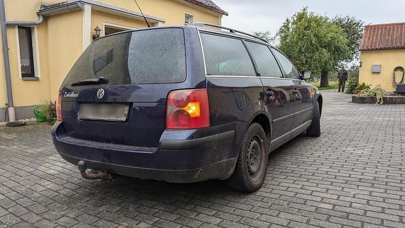 Gebraucht VW Passat 101 PS (74 kW) 2002 Blau Kombi