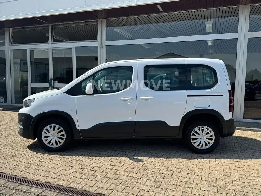 Gebraucht Peugeot Rifter Active 102 PS (75 kW) 2021 Weiß Van / Kleinbus
