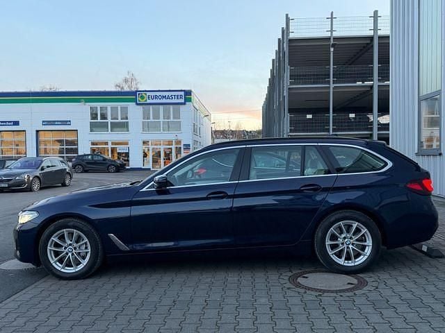 Tansanitblau Gebraucht 2022 BMW 530 Sport Line Kombi | 31.980 € (Guter Preis) - Bild 1/3