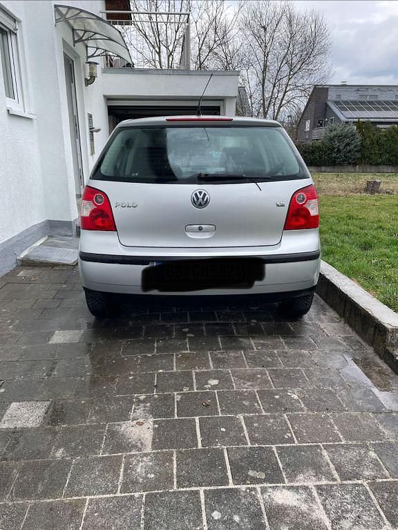 Gebraucht VW Polo Basis 64 PS (47 kW) 2003 Silber Limousine