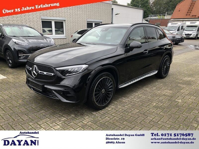 Grau Gebraucht 2023 Mercedes GLC220 AMG SUV | 59.900 € - Bild 1/4