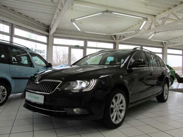 Gebraucht Skoda Superb Exclusive 140 PS (102 kW) 2014 Schwarz metallic Kombi