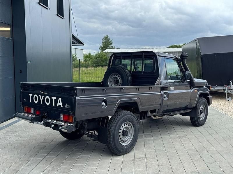 Neu Toyota Land Cruiser 228 PS (167 kW) 2025 Grau SUV
