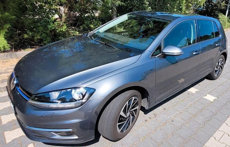Grau Gebraucht 2018 VW Golf VII Comfortline Limousine | 13.500 € (Guter Preis) - Bild 1/4