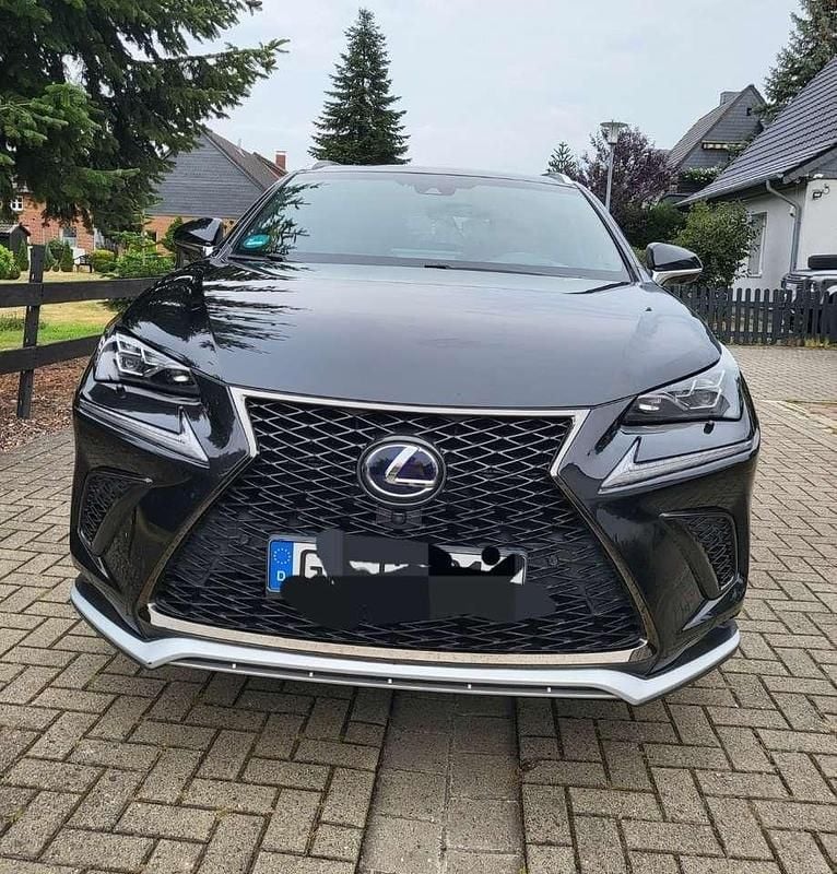 Schwarz Gebraucht 2017 Lexus NX300h E-FOUR F-Sport SUV | 27.500 € (Superpreis) - Bild 1/4