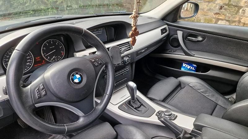 Gebraucht BMW 320 170 PS (125 kW) 2011 Grau Limousine