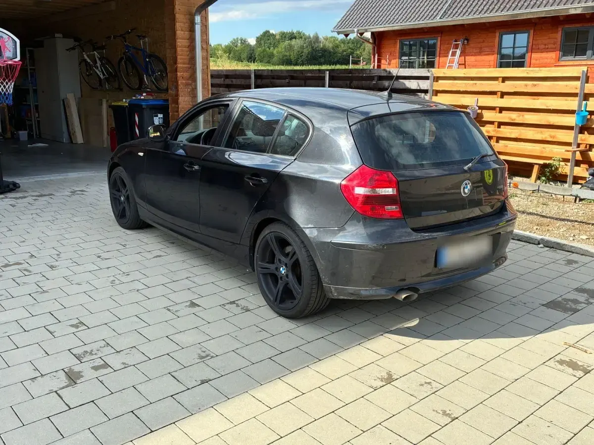 Gebraucht BMW 118 Lifestyle 143 PS (105 kW) 2010 Schwarz Kleinwagen