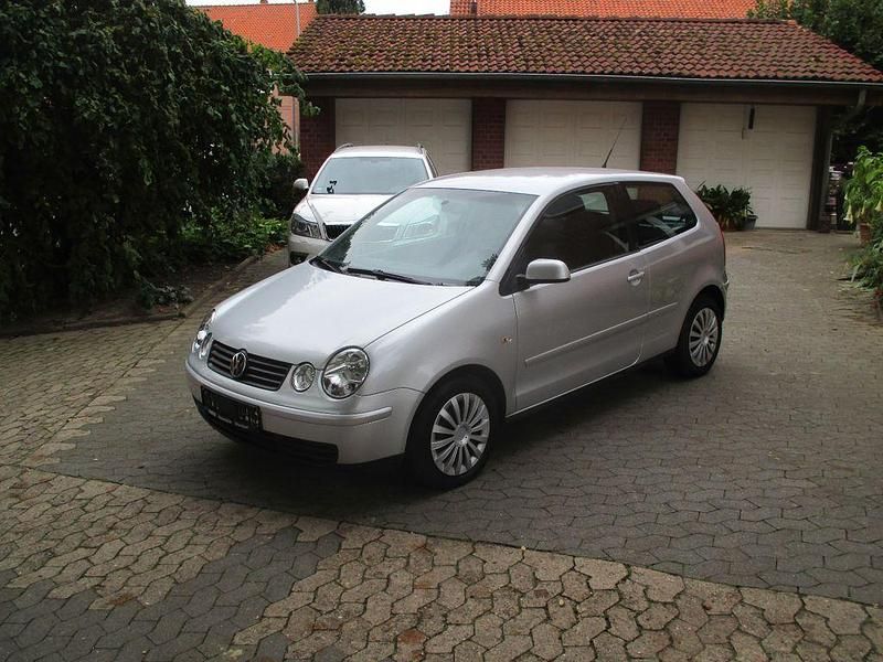 Silber Gebraucht 2004 VW Polo Cricket Limousine | 1.950 € (Fairer Preis) - Bild 1/4