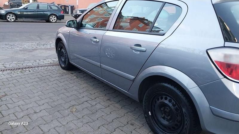 Gebraucht Opel Astra Edition 90 PS (66 kW) 2005 Silber Limousine