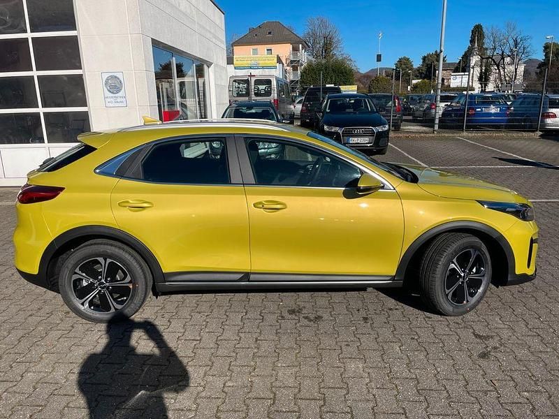 Gebraucht Kia XCeed Vision 141 PS (103 kW) 2023 Splash lemon met. SUV