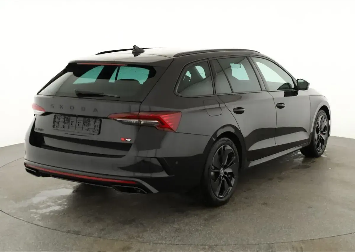 Neu Skoda Octavia RS 265 PS (194 kW) 2026 Black magic perleffekt Kombi