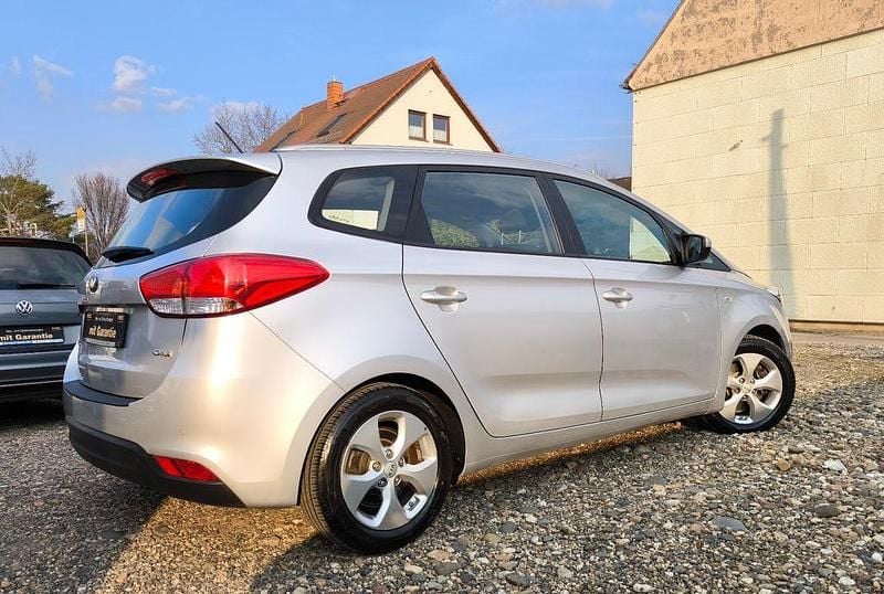 Gebraucht Kia Carens 136 PS (100 kW) 2015 Silber Van / Kleinbus