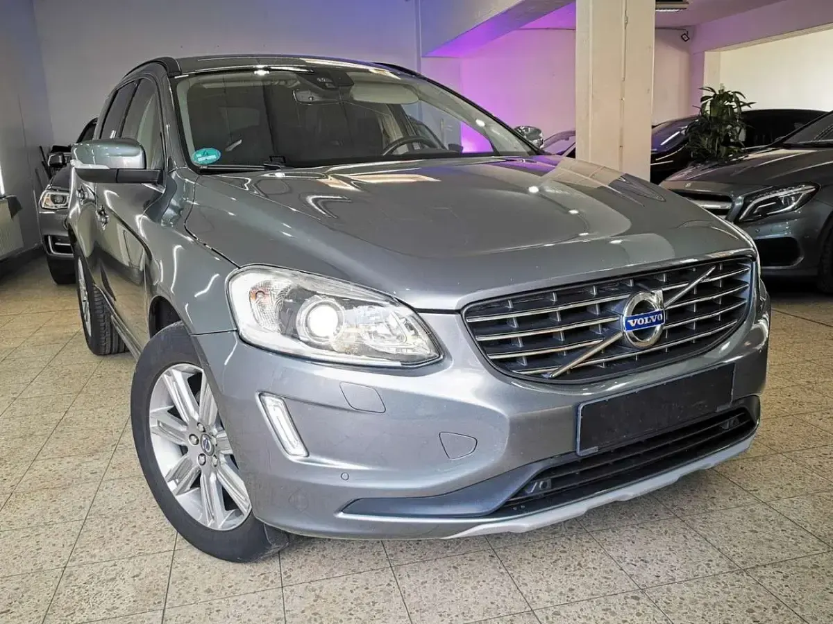 Gebraucht Volvo XC60 Momentum 190 PS (139 kW) 2016 Grau SUV