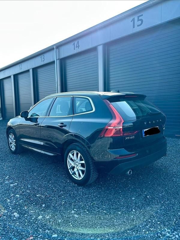 Gebraucht Volvo XC60 Momentum 190 PS (139 kW) 2020 Schwarz SUV