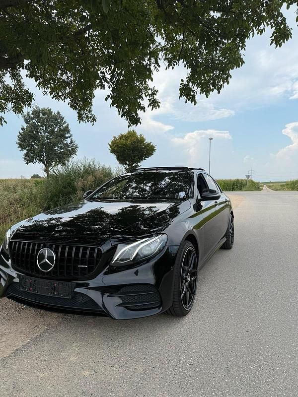 Schwarz Gebraucht 2018 Mercedes E350 AMG Limousine | 27.500 € - Bild 1/4