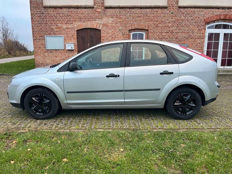 Gebraucht Ford Focus Trend 101 PS (74 kW) 2005 Limousine