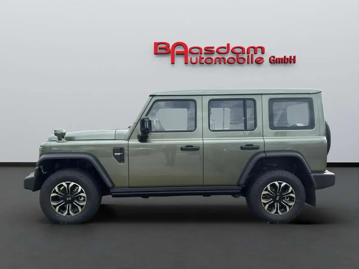 Neu BAW 212 166 PS (122 kW) 2026 Grün SUV