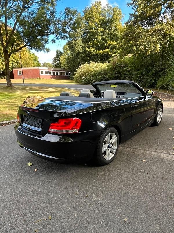 Schwarz Gebraucht 2012 BMW 120 Cabriolet Cabrio | 8.500 € - Bild 1/4