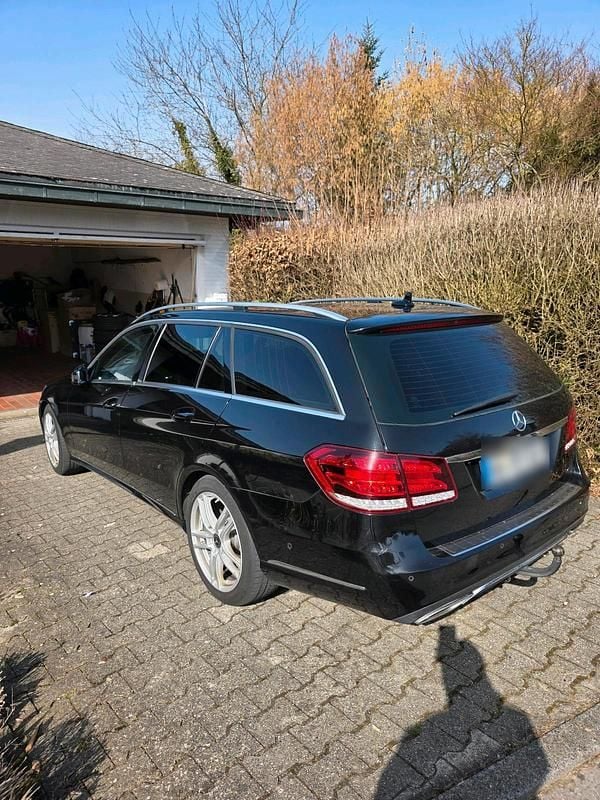 Gebraucht Mercedes E250 204 PS (150 kW) 2014 Schwarz Kombi