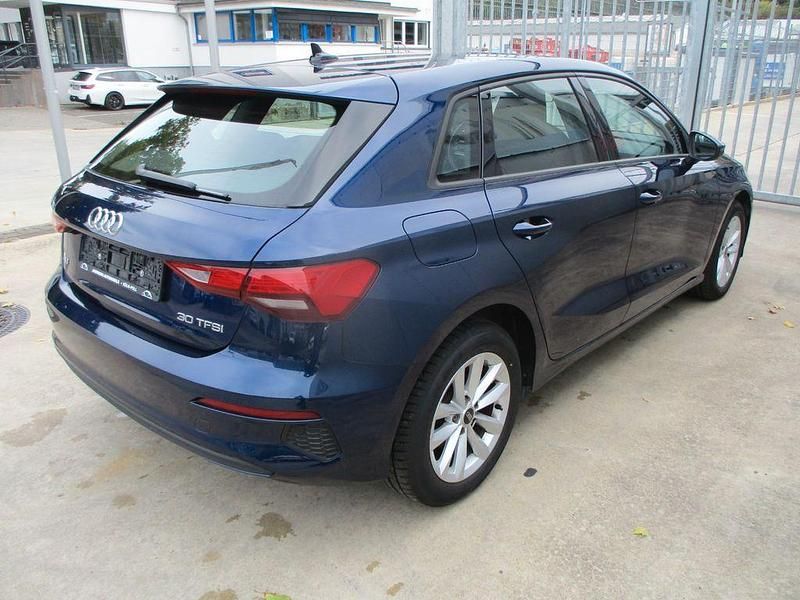 Gebraucht Audi A3 Sport 110 PS (80 kW) 2022 Blau Limousine