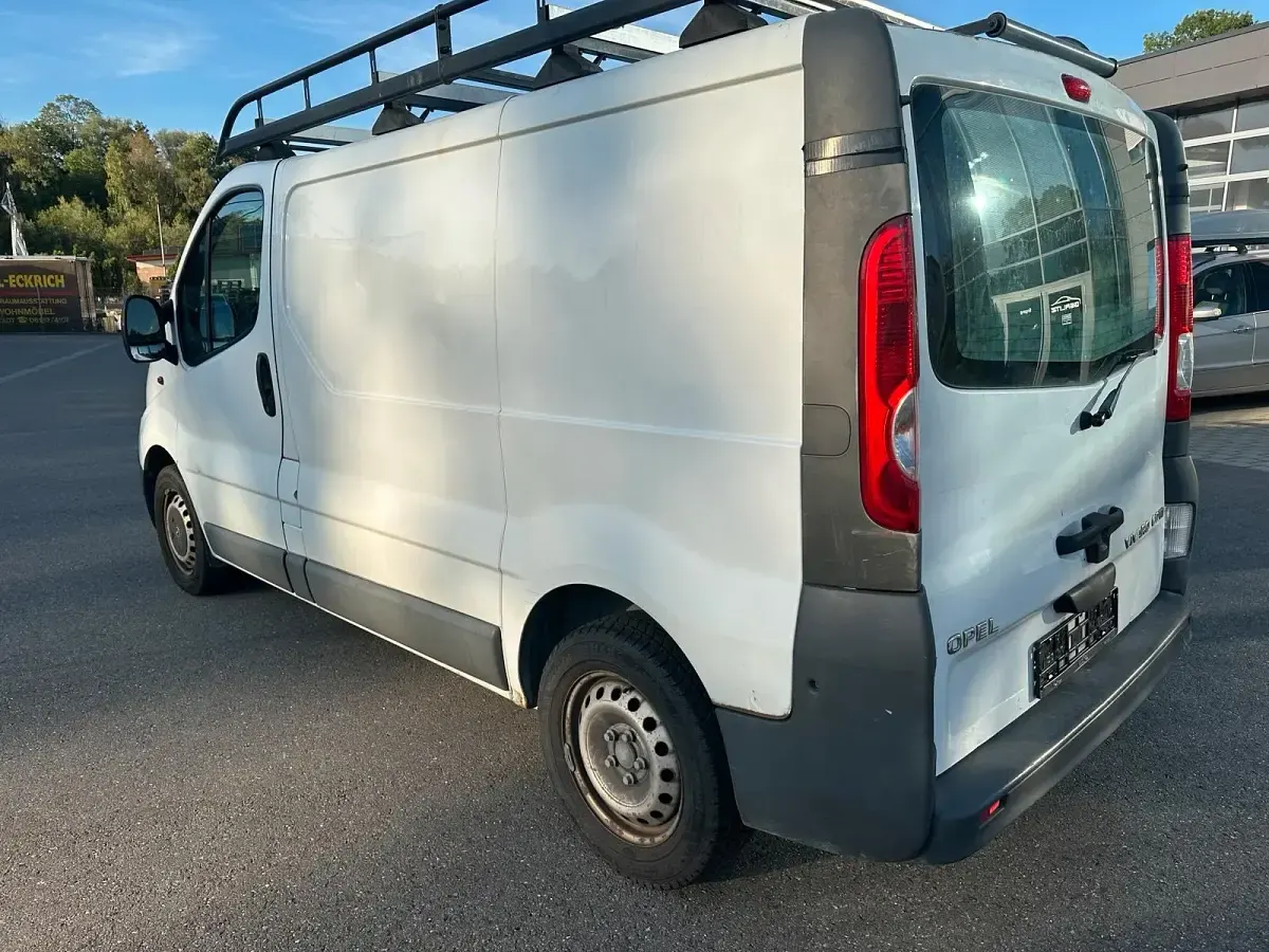 Gebraucht Opel Vivaro 115 PS (84 kW) 2013 Weiß Van / Kleinbus