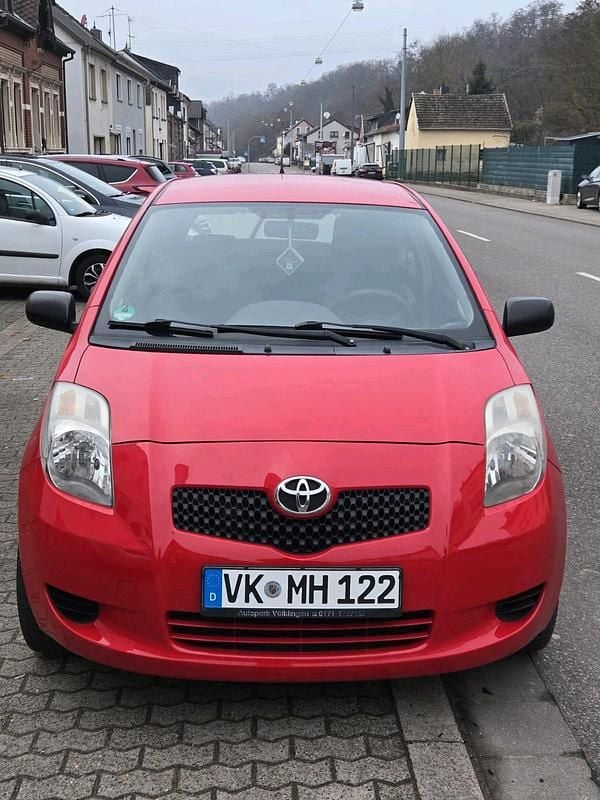 Rot Gebraucht 2008 Toyota Yaris Kombi | 2.600 € - Bild 1/4
