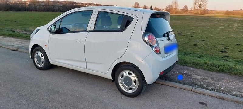 Gebraucht Chevrolet Spark 68 PS (50 kW) 2010 Weiß Kleinwagen