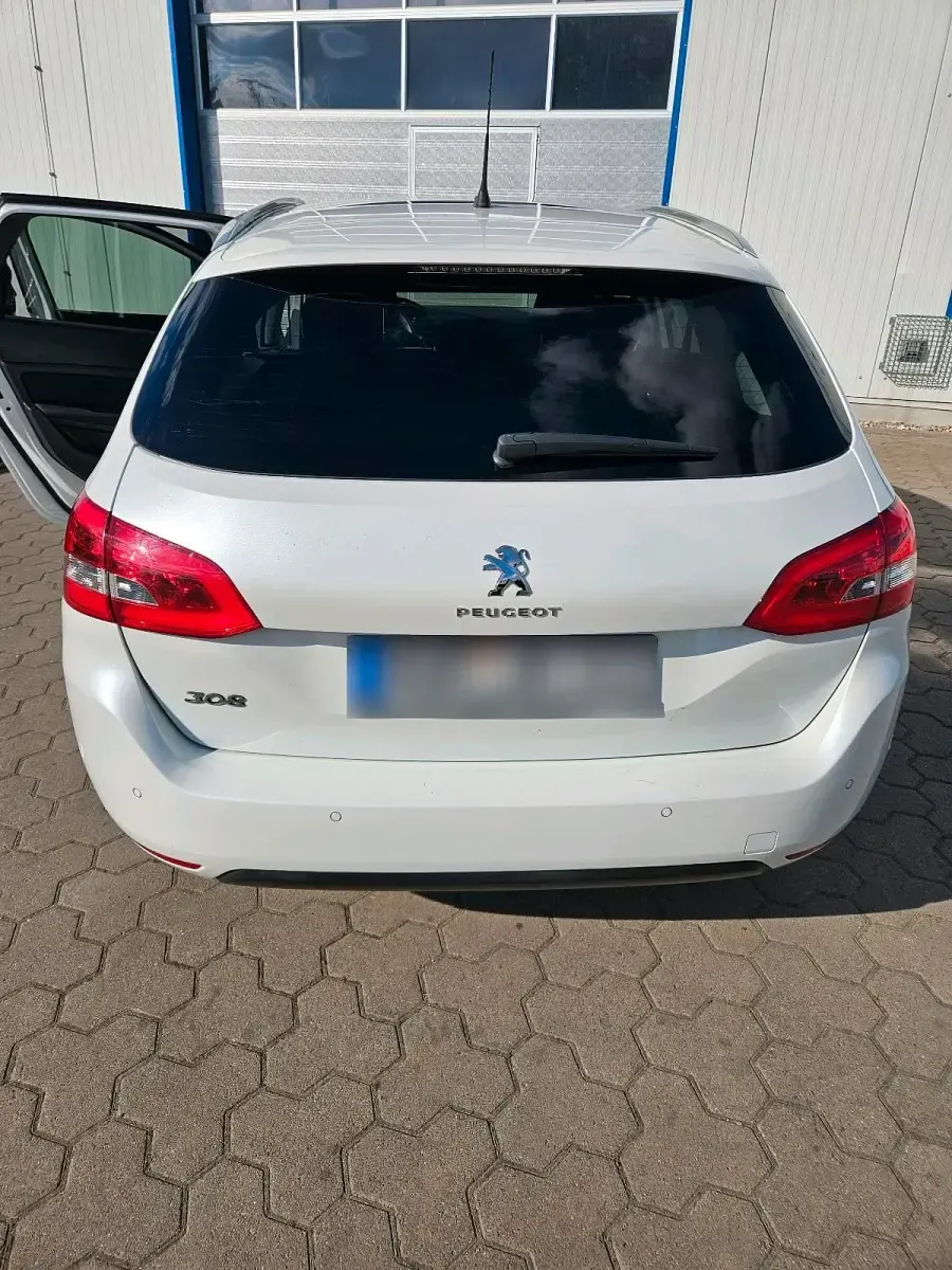 Gebraucht Peugeot 308 120 PS (88 kW) 2018 Weiß Kombi