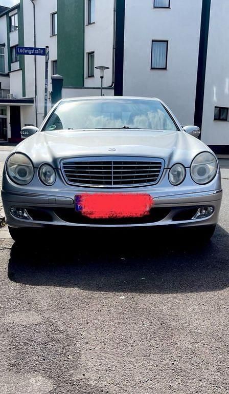 Gebraucht Mercedes E200 Elegance 163 PS (119 kW) 2002 Silber Limousine