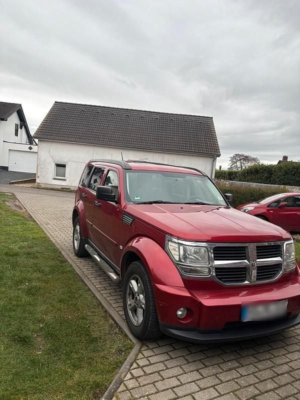 Gebraucht Dodge Nitro 177 PS (130 kW) 2010 Rot SUV