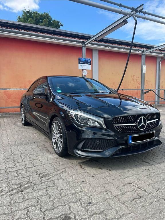 Schwarz Gebraucht 2016 Mercedes CLA180 AMG line Limousine | 16.750 € (Etwas zu teuer) - Bild 1/4