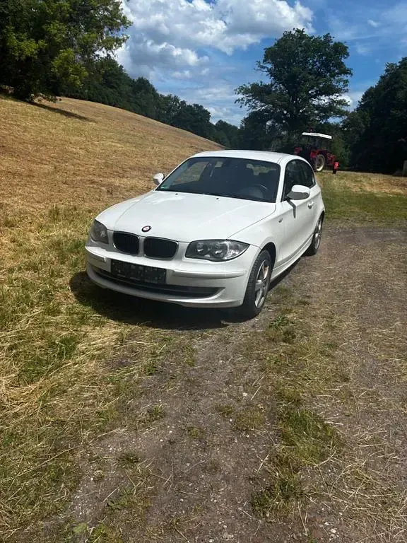 Gebraucht BMW 116 122 PS (89 kW) 2012 Weiß Kleinwagen