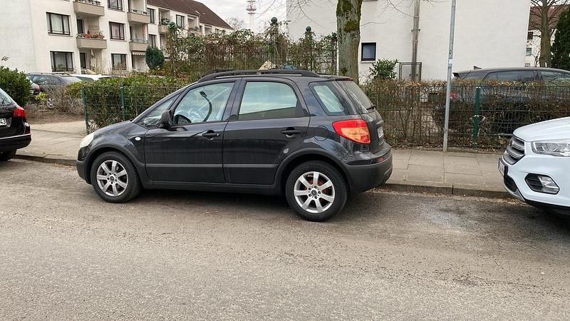 Schwarz Gebraucht 2009 Fiat Sedici SUV | 3.650 € (Fairer Preis) - Bild 1/4