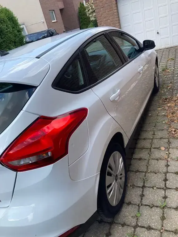 Używany Ford Focus Titanium 101 KM (74 kW) 2018 Biały Sedan/Limuzyna