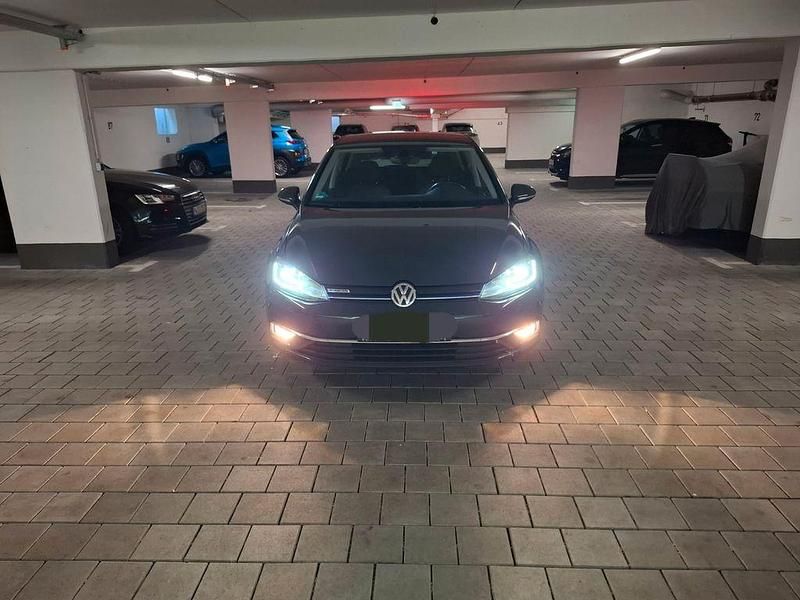Andere farben Gebraucht 2019 VW Golf VII Highline Limousine | 12.700 € (Superpreis) - Bild 1/4