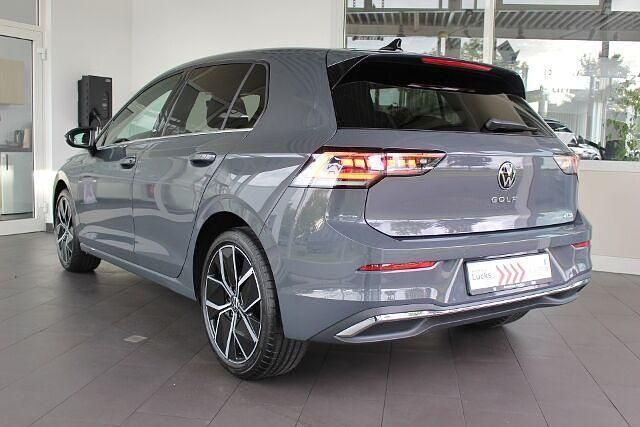 Gebraucht VW Golf VIII Edition 150 PS (110 kW) 2024 Grau (delfingrau metallic / schwarz uni (dachfarbe)) Kleinwagen
