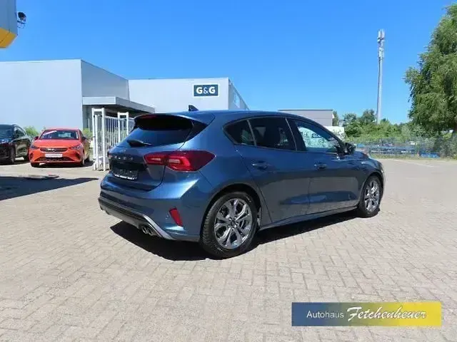 Gebraucht Ford Focus ST-Line X 125 PS (91 kW) 2024 Chromablau Limousine