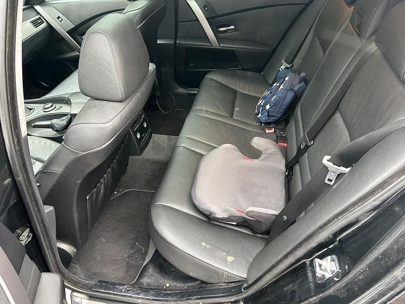 Gebraucht BMW 523 177 PS (130 kW) 2007 Schwarz Kombi