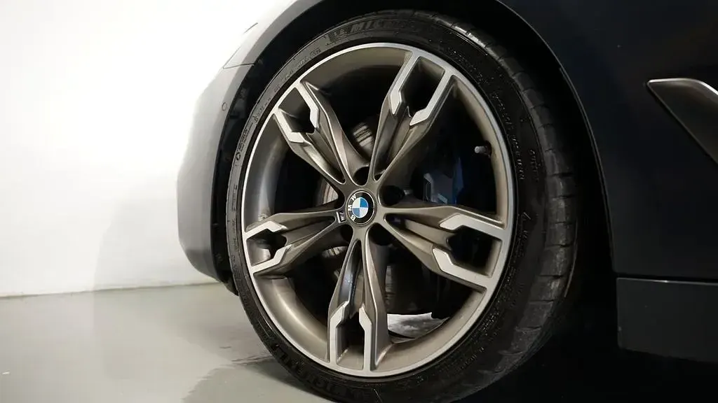 Używany BMW M550 Performance 400 KM (294 kW) 2019 Szary Sedan/Limuzyna