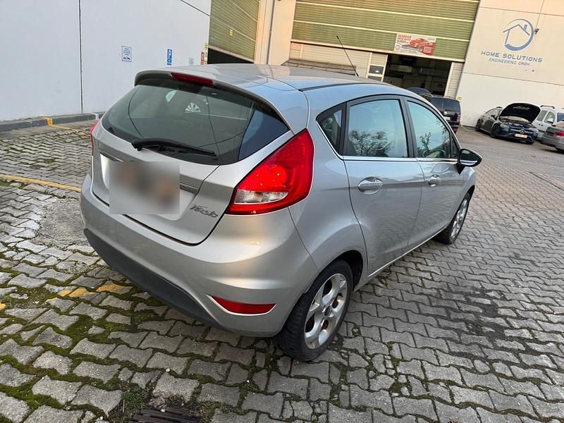 Gebraucht Ford Fiesta 81 PS (59 kW) 2011 Silber Kleinwagen