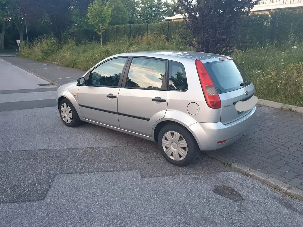 Gebraucht Ford Fiesta 80 PS (58 kW) 2003 Silber Kleinwagen