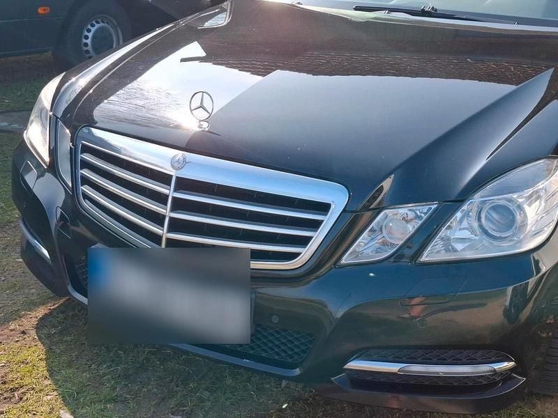 Gebraucht Mercedes E220 170 PS (125 kW) 2012 Schwarz Kombi